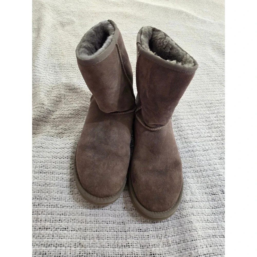 UGG Classic Short II Grey Suede Sheepskin Boots 1016223 Womens 9